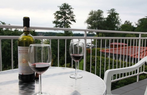 Mirow Apartment | Vacation apartment on Lake Mirower See (with balcony) left Whg.2 - Ferienwohnungen am See