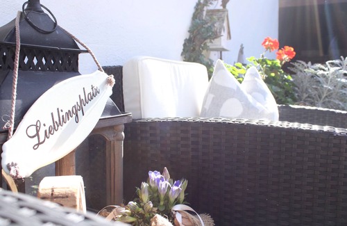 Rifiano Apartment | Vacation apartments Innerhofer west-facing balcony apartment, shared garden and pool