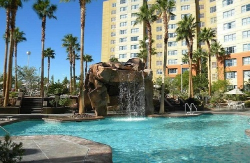 Enterprise Condo | Vacation condo with in room jacuzzi tubs by Vegas Strip