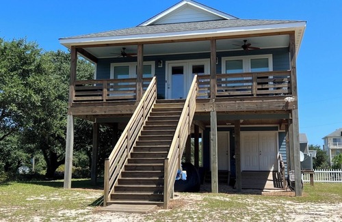 Carova Beach Cottage | Vacation Cottage – Enjoy 4WD Beach, Hottub, Wild Horses & Canalfront Views