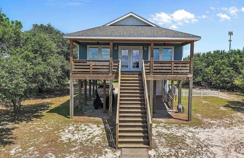 Carova Beach Cottage | Vacation Cottage – Enjoy 4WD Beach, Hottub, Wild Horses & Canalfront Views