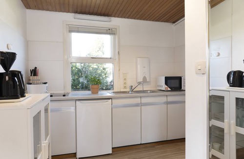 Lensterstrand Apartment | Vacation bungalow Zwergenhaus mit Meeresrauschen with terrace at Zwergenweg 24 in G