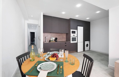 Santa Cruz de Tenerife Apartment | Vacation Apartment 'Trébol' with Wi-Fi