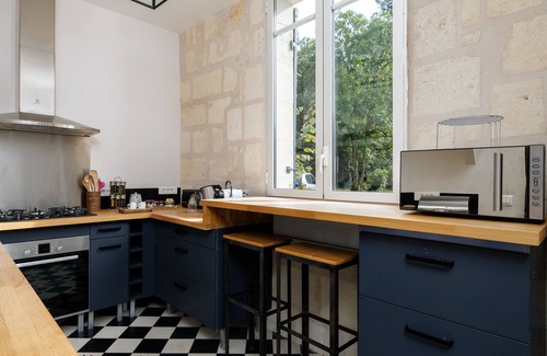 Carignan-de-Bordeaux House | Vacation Home "L'Escapade" with Shared Garden & Wi-Fi