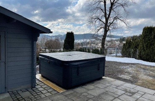 Freyung Apartment | Vacation home (210 sqm) for up to 9 people with small, fenced garden and beautiful covered terrace