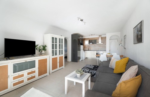 Poris de Abona House | Vacation Home 'Agua Y Sol 2' with Sea View, Shared Pool and Wi-Fi