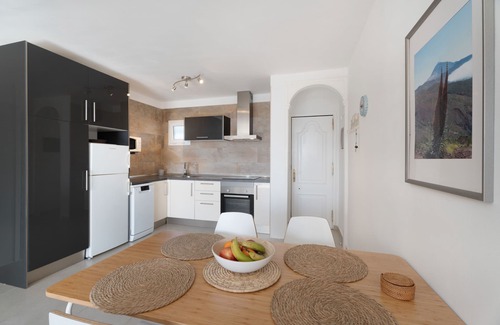 Poris de Abona House | Vacation Home 'Agua Y Sol 2' with Sea View, Shared Pool and Wi-Fi