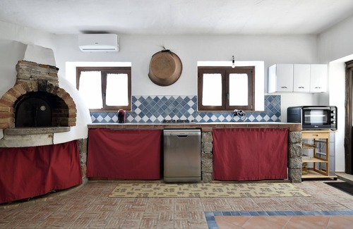 Arzana House | Vacation home 'Ami' with sea view, private terrace and shared garden