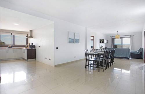 El Cotillo House | Vacation Home 'Apart 3 Dormitorios Vista Mar 4' with Sea View, Shared Pool and Wi-Fi