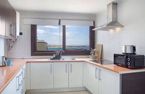El Cotillo House | Vacation Home 'Apart 3 Dormitorios Vista Mar 4' with Sea View, Shared Pool and Wi-Fi