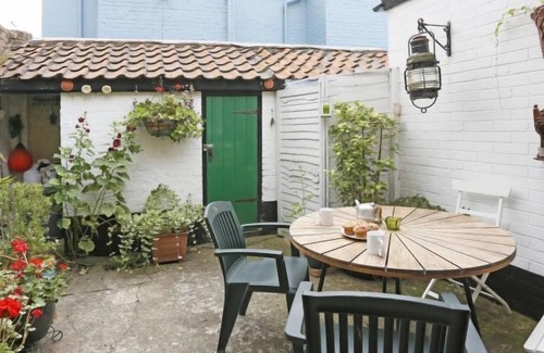 Aldeburgh House | Vacation home Bees Cottage in Aldeburgh - 3 persons, 2 bedrooms