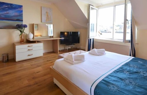 Dartmouth House | Vacation home Bight Boatyard in Dartmouth - 8 persons, 4 bedrooms