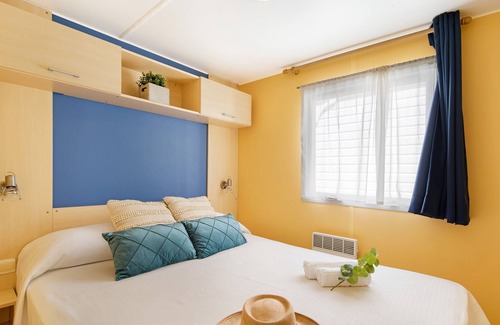 Medina-Sidonia House | Vacation Home "Bungalow La Villoria Deluxe 6" with Shared Pool, Private Terrace & Wi-Fi