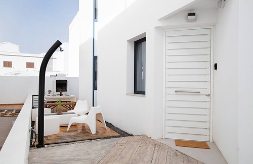 Arrieta House | Vacation Home "Casa Anclada Alta en Arrieta" with Shared Garden & Wi-Fi