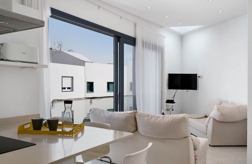 Arrieta House | Vacation Home "Casa Anclada Alta en Arrieta" with Shared Garden & Wi-Fi