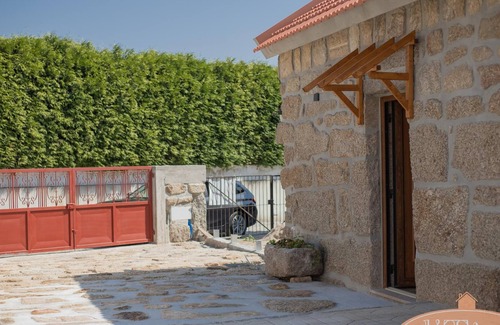 Paredes Villa | Vacation home Casa das Tias with Mountain View, Pool & Wi-Fi