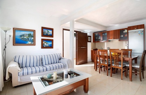 Arrieta House | Vacation Home "Casa Luisa" with Sea View & Wi-Fi