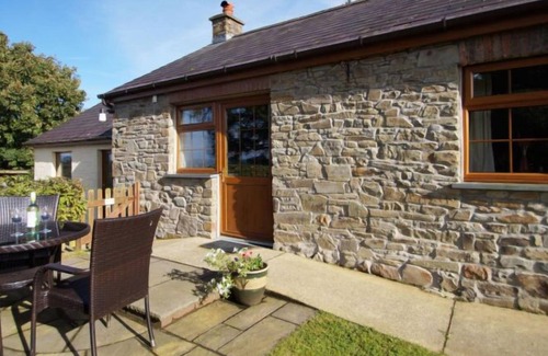 Lampeter House | Vacation home Cwm Derw in New Quay - 4 persons, 3 bedrooms