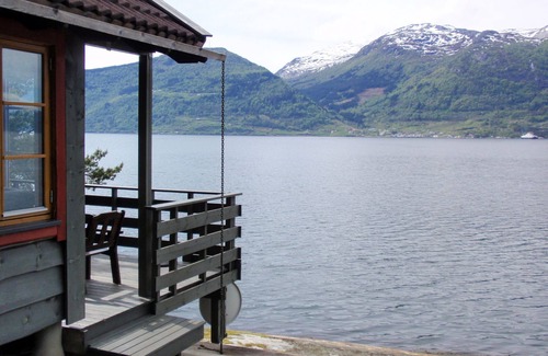 Vallavik House | Vacation home Eiknes by Interhome