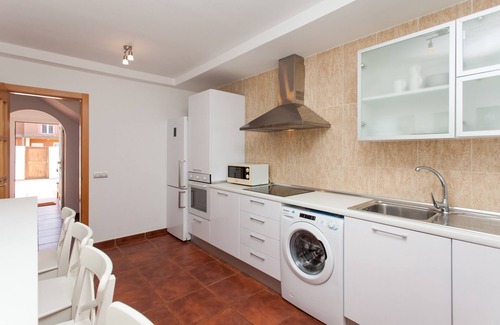 Corralejo Villa | Vacation Home "Emma - Mirador de las Dunas" with Sea View, Pool & Wi-Fi