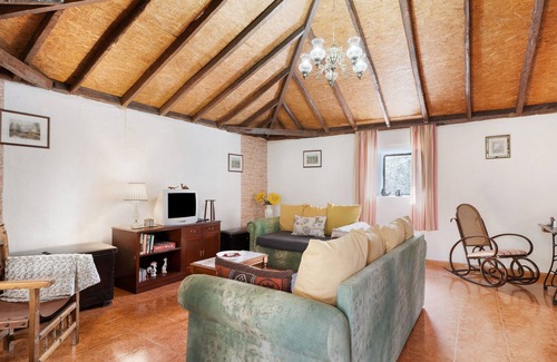 El Tanque Villa | Vacation Home 'Finca Casa Pauca' with Mountain View & Wi-Fi