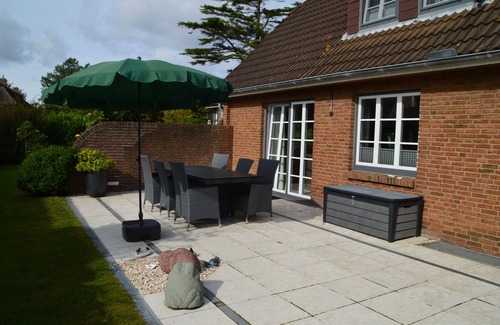 Nieblum House | Vacation home for 6 guests with 140m² in Nieblum (145700)