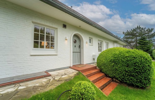 Munkmarsch House | Vacation home for up to 5 people with garden and fireplace.