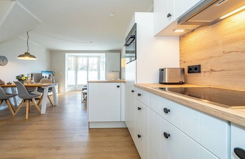 Westerland Apartment | Vacation home for up to 4 people with garden. - Only 350 meters to the beach!