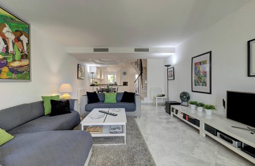 New Golden Mile House | Vacation Home 'Frontline Paradise Townhouse' Near the Beach with Balcony & Pool