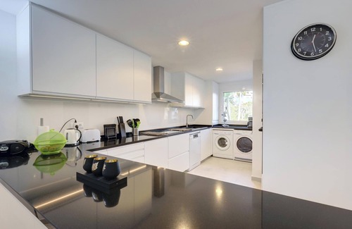 New Golden Mile House | Vacation Home 'Frontline Paradise Townhouse' Near the Beach with Balcony & Pool