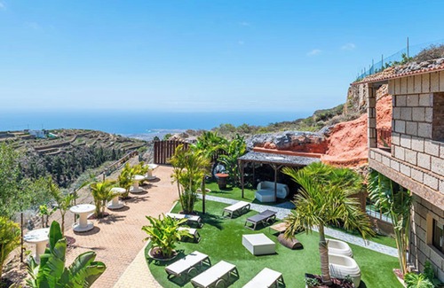 Arico House | Vacation Home 'Guayarmina' with Sea View, Shared Pool and Wi-Fi
