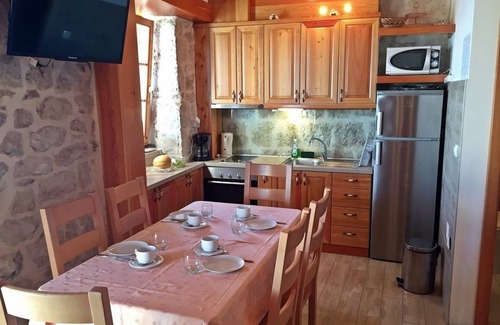 Jesenice Ski Chalet | Vacation home in Sumpetar Jesenice with sea view, terrace, air conditioning, WiFi (5133-1)