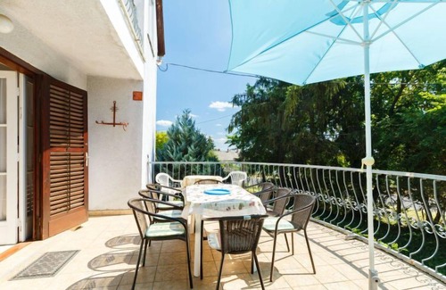 Belatelep House | Vacation home Iris by Interhome