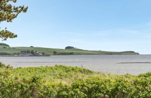 Skodshoved House | Vacation home "Kaj" - 20m from the sea in Djursland and Mols in Knebel - 5 persons, 2 bedrooms