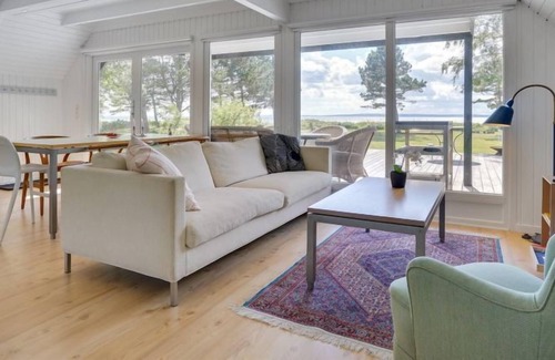 Skodshoved House | Vacation home "Kaj" - 20m from the sea in Djursland and Mols in Knebel - 5 persons, 2 bedrooms