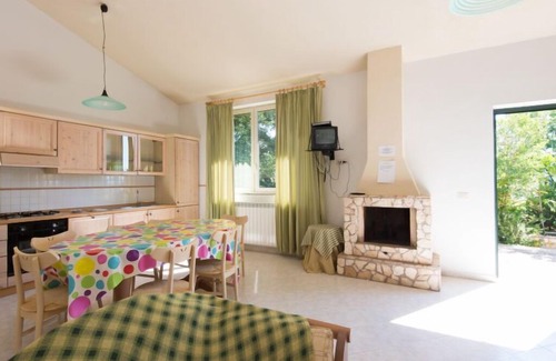 Piane di Collevecchio House | Vacation home La Querce in Collevecchio - 7 persons, 3 bedrooms