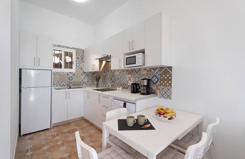 San Miguel de Abona House | Vacation Home 'La Sabina De Manuel' with Sea View, Private Terrace and Wi-Fi