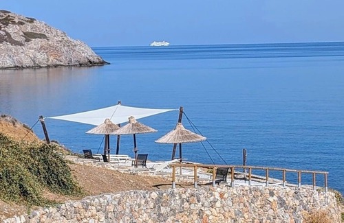 Mochlos House | Vacation home right on the Mediterranean with direct sea access