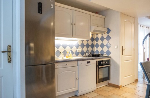 Giens House | Vacation home right on the water, ideal for families and water sports enthusiasts.