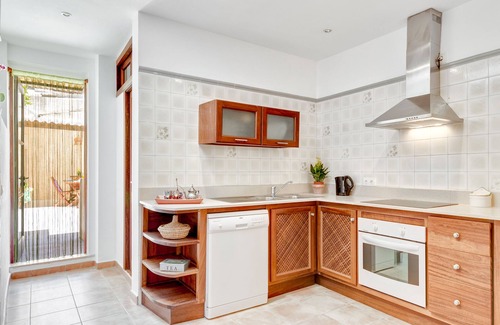 Arta House | Vacation Home Ses Barraques with Landmark View, Wi-Fi, Balcony & Terrace