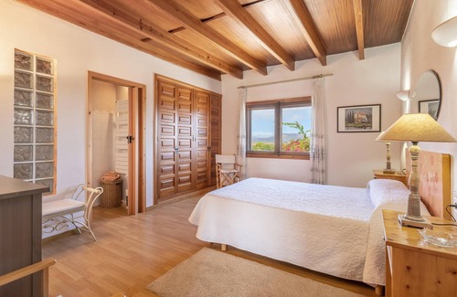 Muro House | Vacation Home Son Morei Can Socias with Mountain View, Pool, Wi-Fi & Terrace