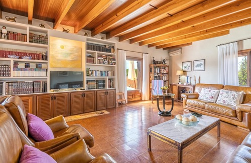Muro House | Vacation Home Son Morei Can Socias with Mountain View, Pool, Wi-Fi & Terrace