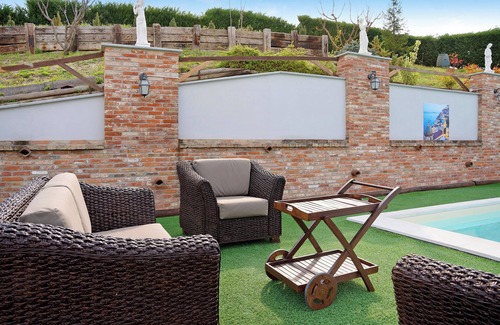 Priocca House | Vacation Home "Sweet Life" with Shared Pool, Private Terrace & Wi-Fi