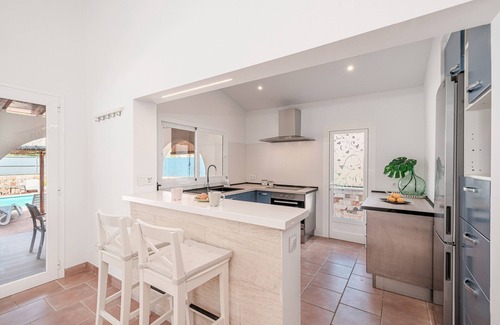 Santanyi House | Vacation Home "Villa Abril" with Mountain View, Pool, & Wi-Fi
