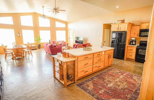 Kanab House | Vacation Home w/red rock views, Near Zion & Bryce