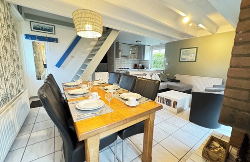 Scharendijke House | Vacation home with enclosed garden near the beach and lake.