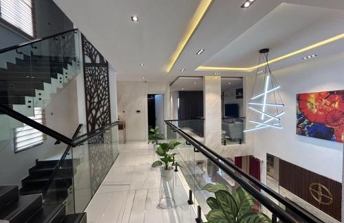 Lekki Phase 1 Apartment | VACATION HOMES - 5 bedroom private compound home in lekki phase 1 - rooftop, pool, spa, cinema, 24h light & security