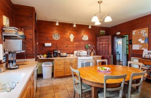 Oak Bluffs House | Vacation In This Historic And Luxurious Martha's Vineyard Home