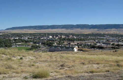 Casper House | Vacation Is Calling! 2 Classic Units, Indoor Pool, Walk to Casper Planetarium