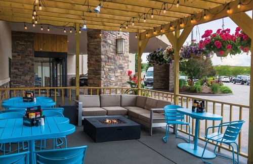 Casper House | Vacation Is Calling! 2 Classic Units, Indoor Pool, Walk to Casper Planetarium
